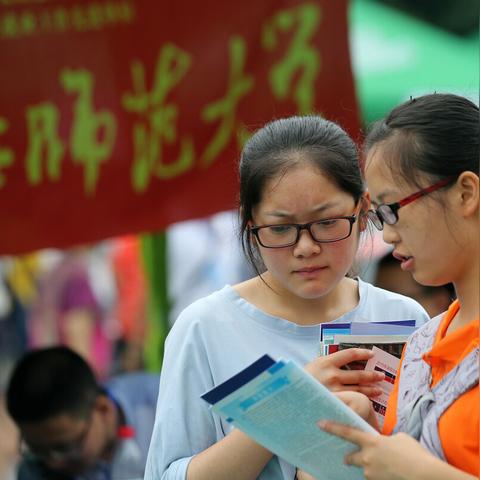 重庆央企二级房建资质代办成功案例，高效业绩补录六个月完成之路