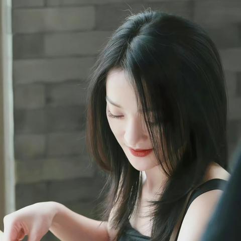 周迅励志语录高清壁纸，激发潜能，追梦勇敢前行。
