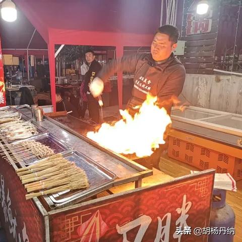 龙口夜市开放最新动态，今日盛况报道