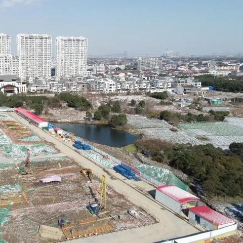 地铁高架区段封闭最新进展报告。
